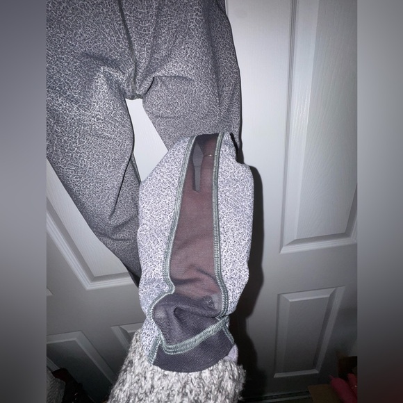 Lululemon High-Rise Grey Mesh Panel Leggings Size 6 - Picture 4 of 7